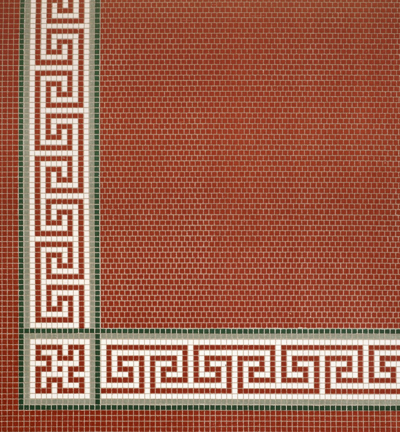 Mosaikfliesenboden mit griechischem Schlüsselmuster und Terrakottakacheln.